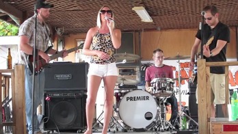 kim-everett---bikini-beach-